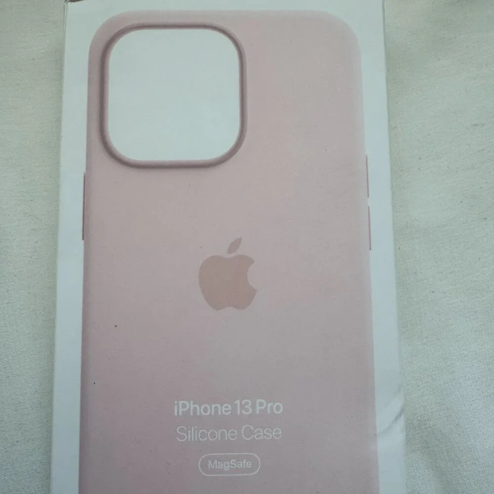NWT, Apple iPhone 13 Pro Silicone Case with MagSafe - Chalk Pink / Light Pink